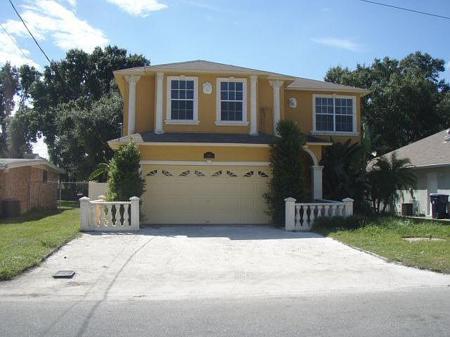 1st image of 3322 W Woodlawn Ave