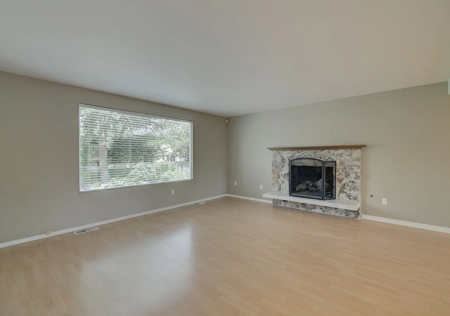 4Bd/2.5Ba Kirkland Home — Photo 4
