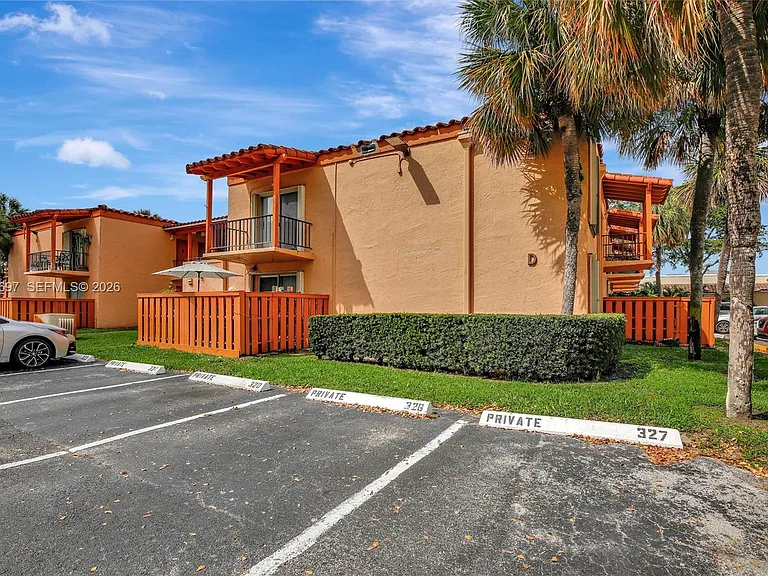 7241 Miami Lakes Dr #D14 — Photo 22