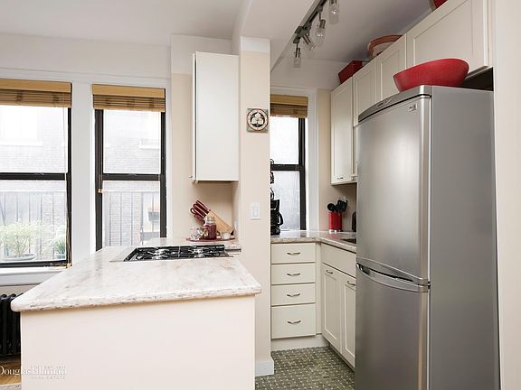 5th image of 339 E 58th St APT 6J