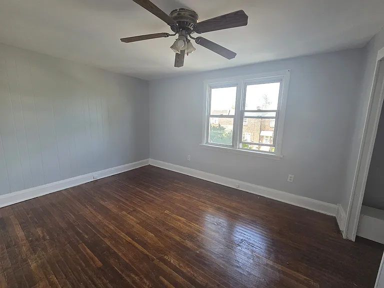 334 Pfeiffer St — Photo 3