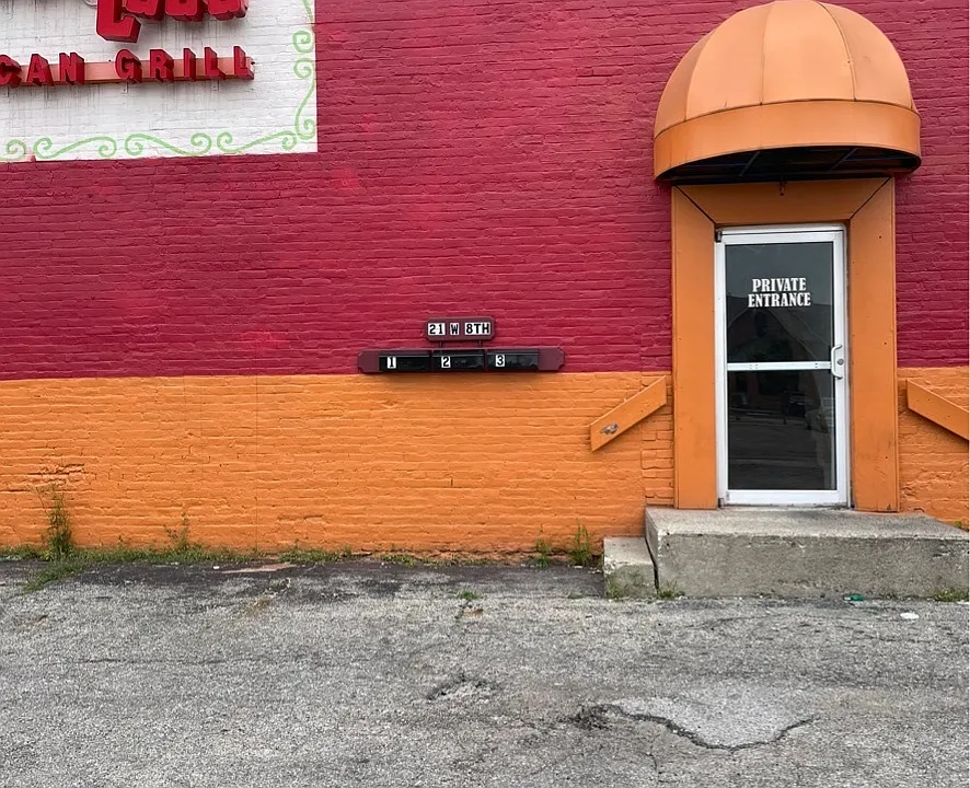 21 W 8th St