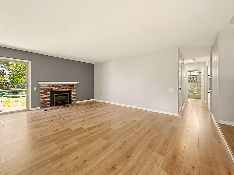 934 Kern Ct — Photo 4