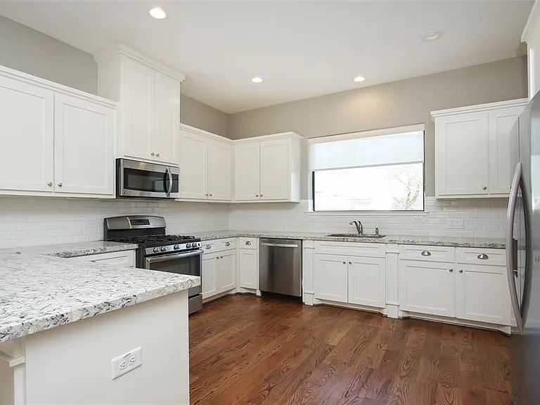2529 Calumet St — Photo 27