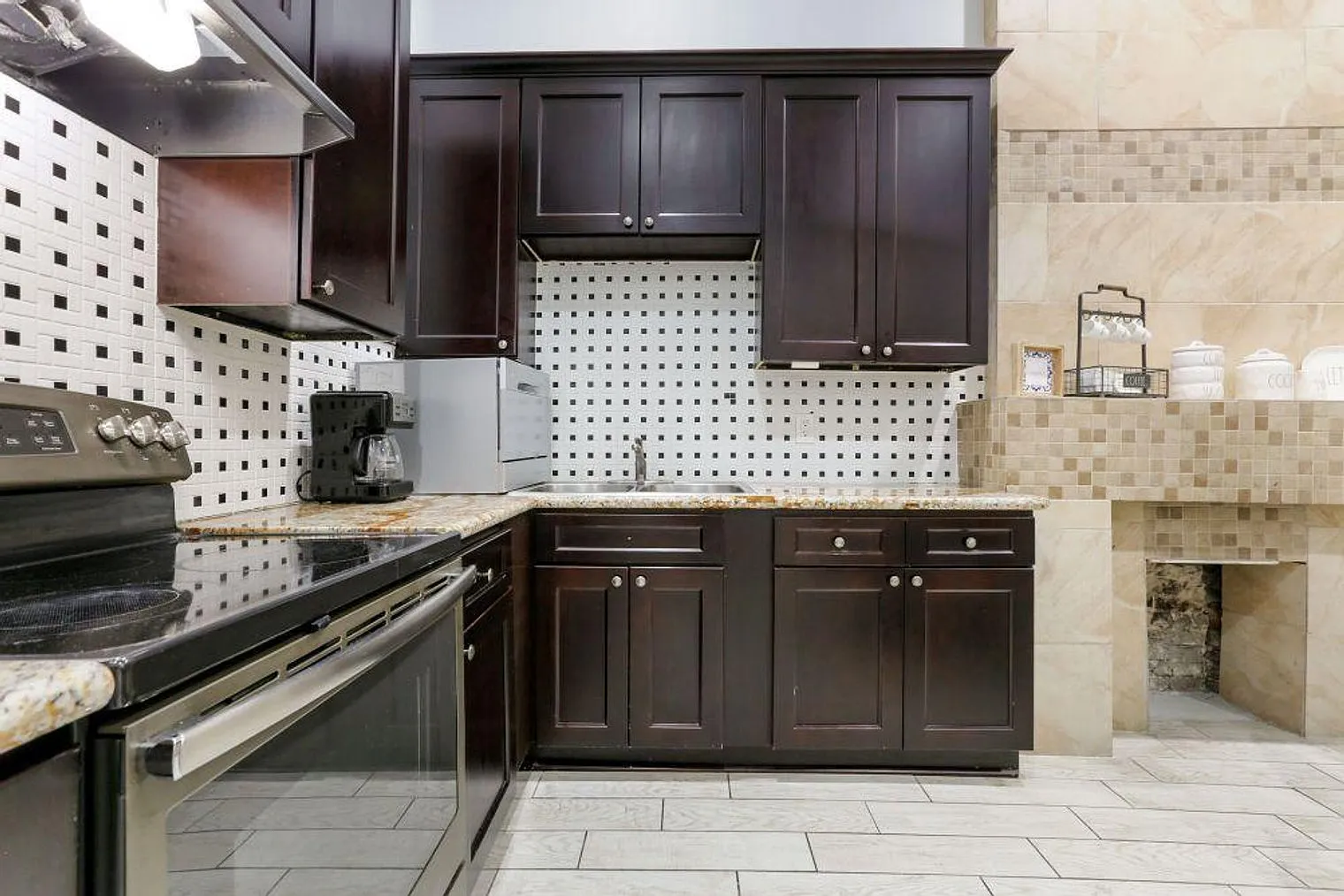 4 bed, 3.0 bath, 1797 sqft, $12,638 — Photo 4