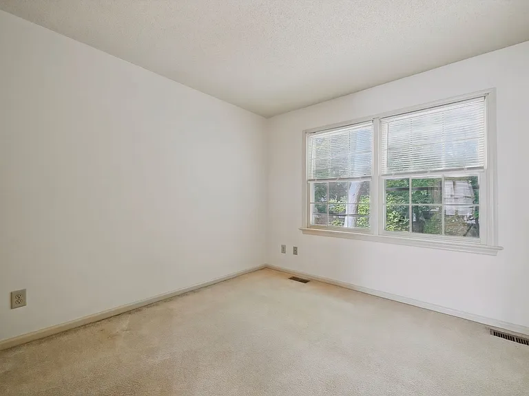 109 Larkspur Holw — Photo 25
