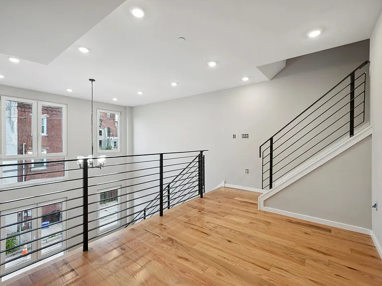 1515 W Stiles St #22 — Photo 21