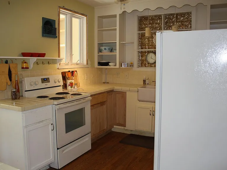 1110 Birdsall St — Photo 7