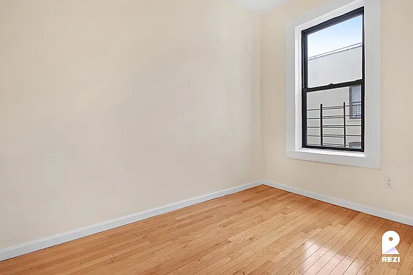 Rented by REZI | media 16