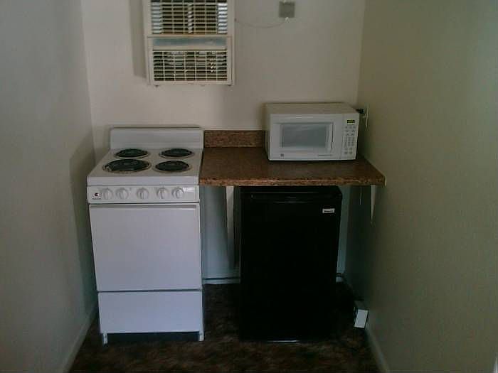 2nd image of 977 Park Ave