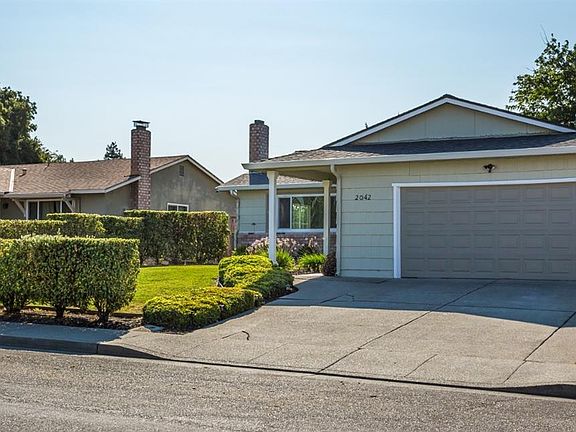 2nd image of 2042 Davis Dr
