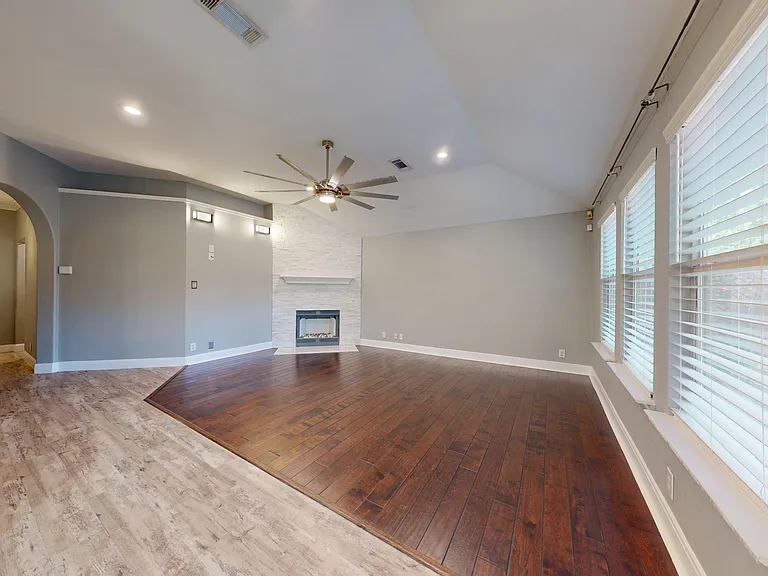 1009 Crimson Cove Dr — Photo 10