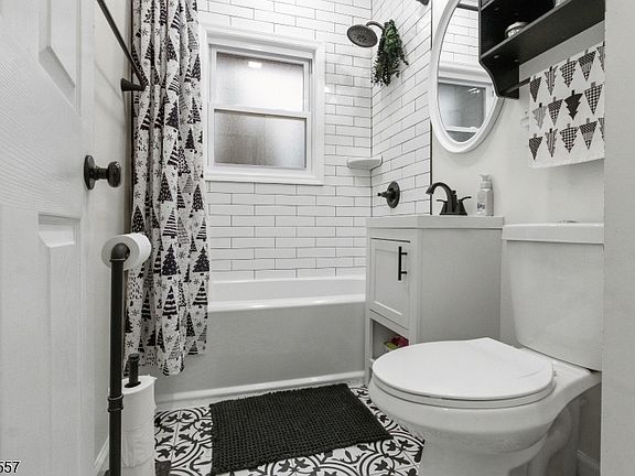 5th image of 103 Rutherford Pl