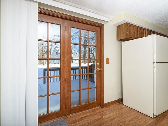 3rd image of 254 Oxford St N APT 202