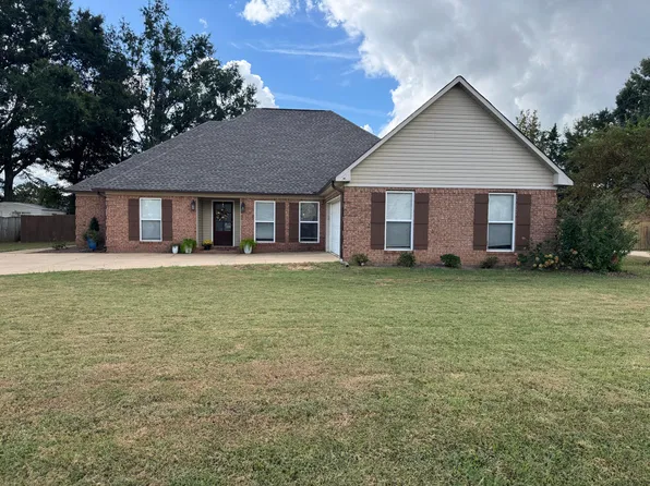 616 McArthur Ln, New Albany, MS 38652