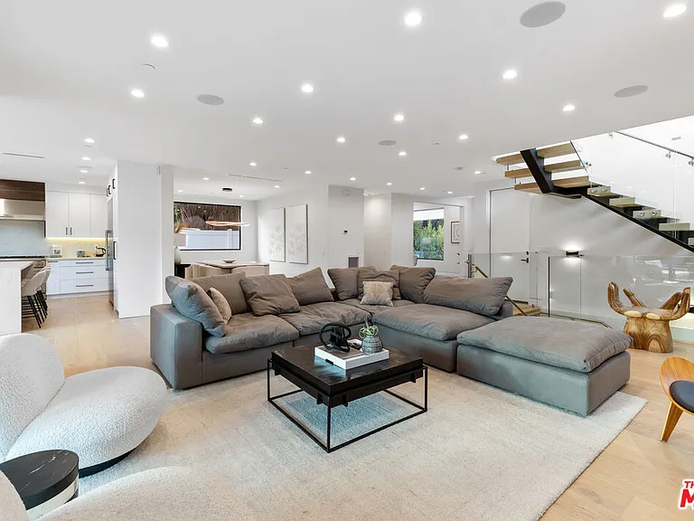 731 N Curson Ave — Photo 14