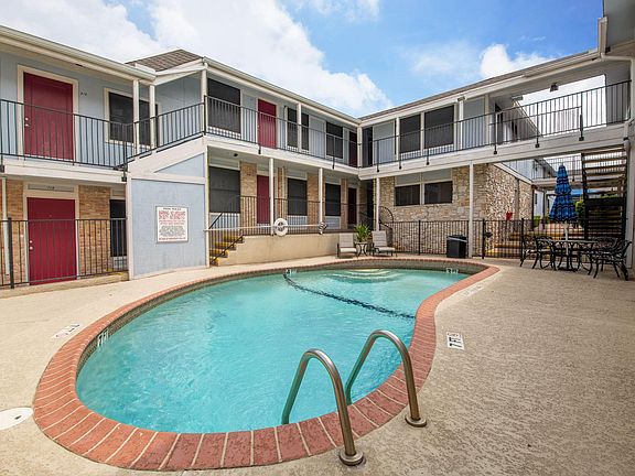 3rd image of 1200 W 40th St #127