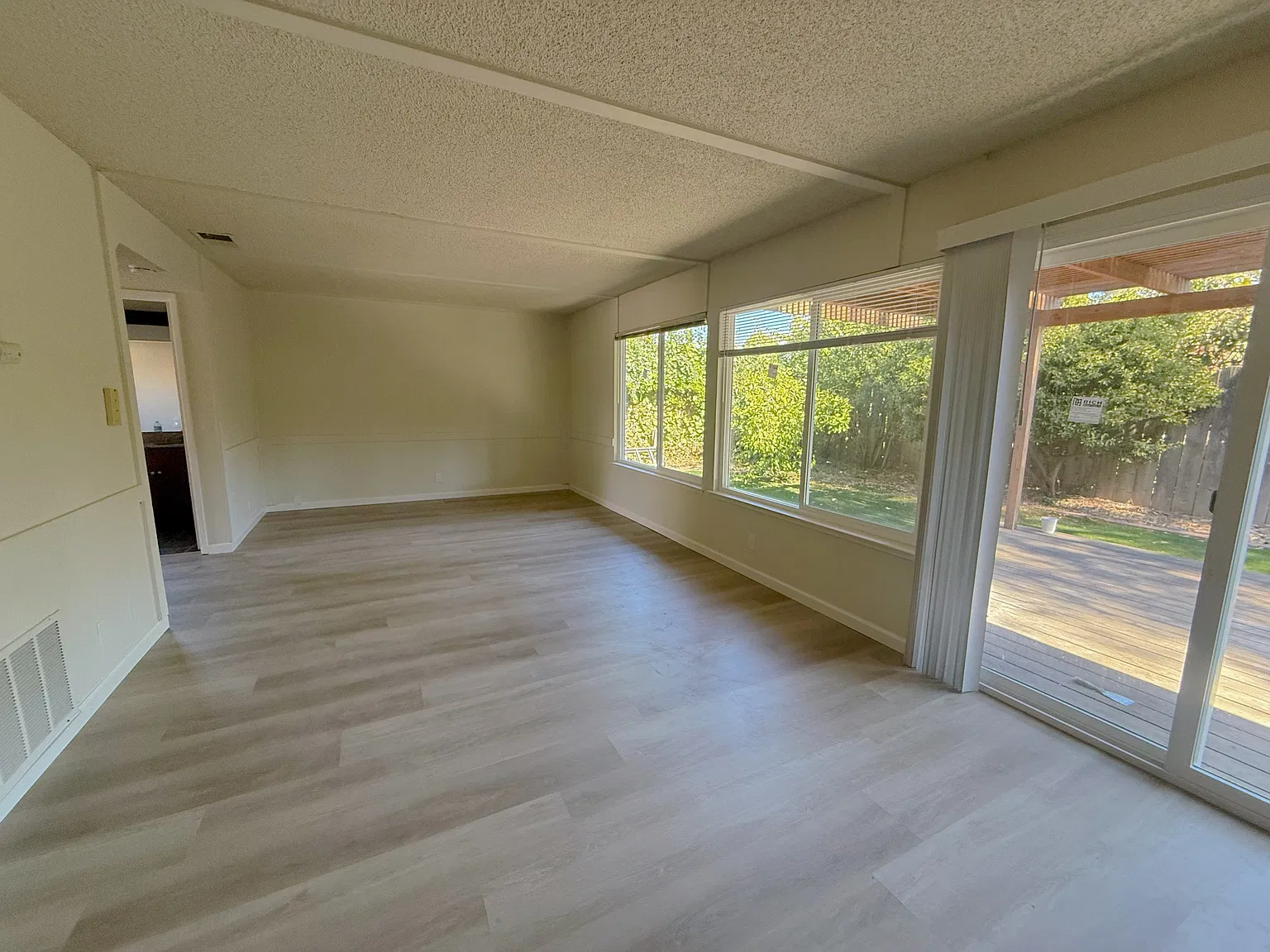 4 bed, 2.5 bath, 1842 sqft, $4,200 — Photo 2