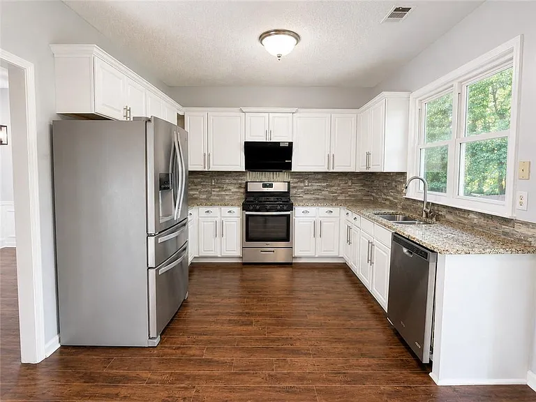 535 Arncliffe Ct — Photo 5