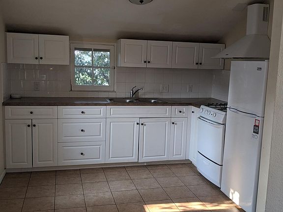 3rd image of 673 Santa Rosa St #C