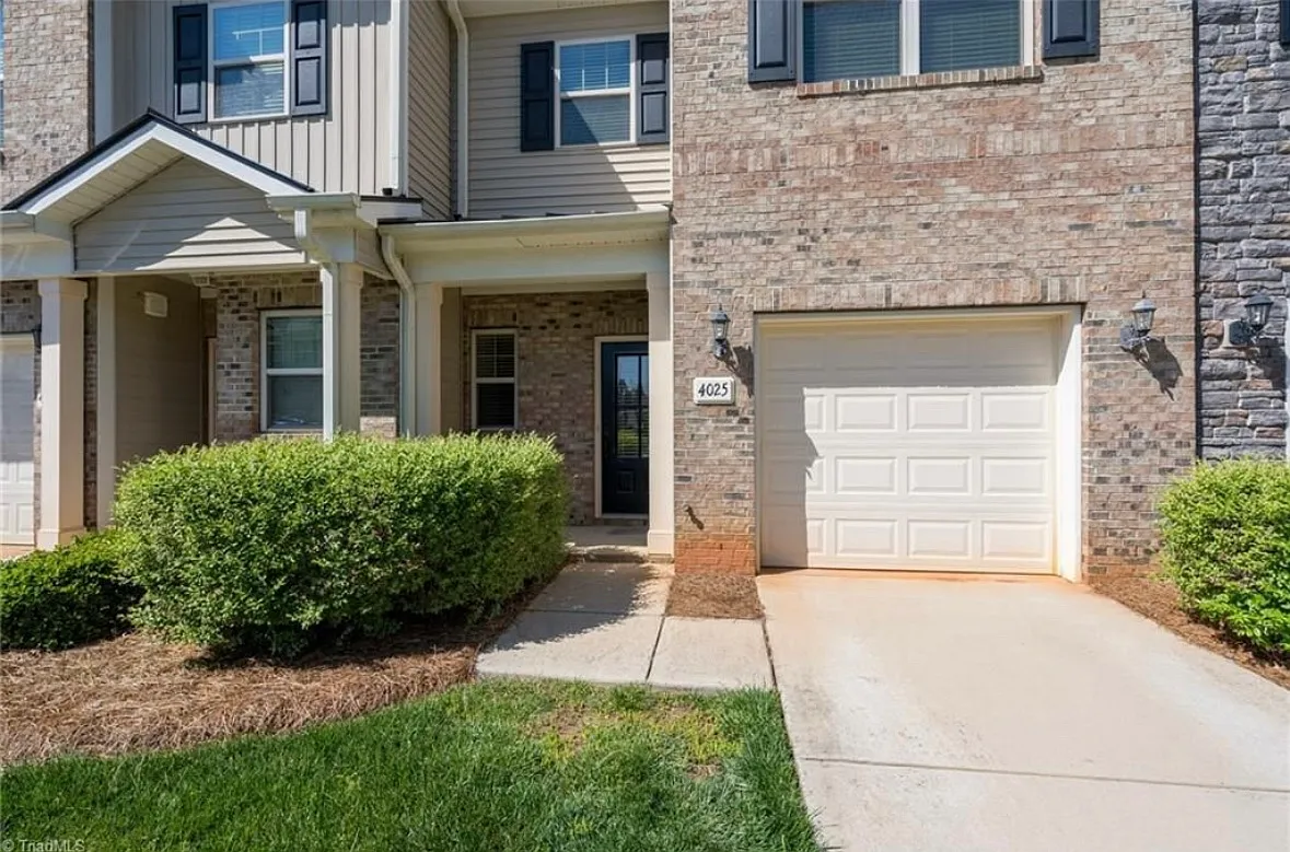 4025 Canterwood Dr — Photo 1