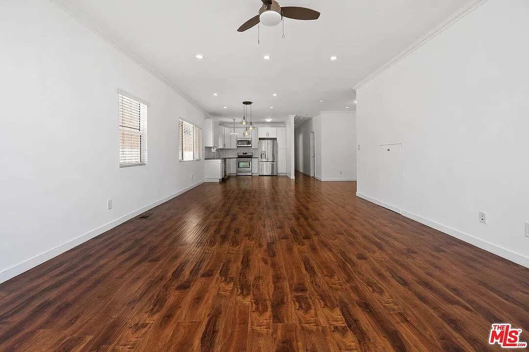 2 bed, 1.0 bath, 1200 sqft, $3,900 — Photo 2