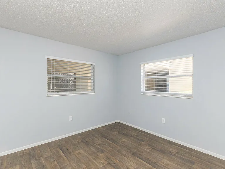 Park House Apartments — Photo 17