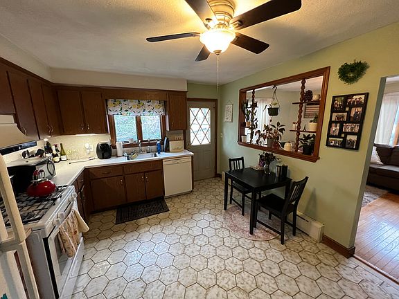 2nd image of 213 Holland St #R2