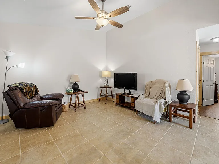 513 Texas Ave — Photo 8