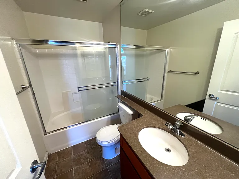 1154 Bellevue APT — Photo 15