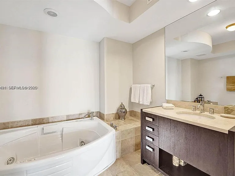 18201 Collins Ave #5202 — Photo 9