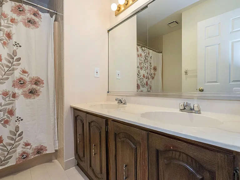 13 Sweetwater Cir — Photo 15