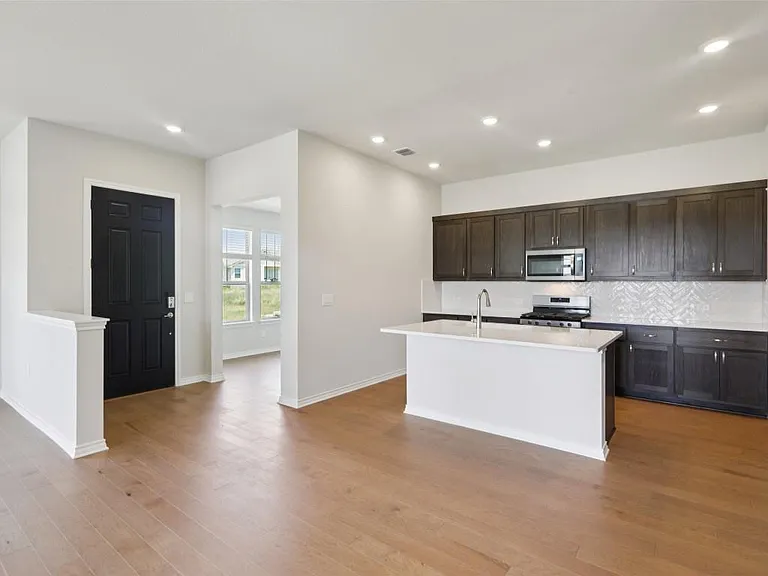 140 Stewart Dr #102 — Photo 5