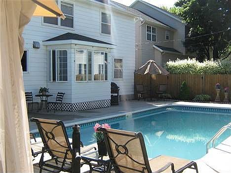 3rd image of 3111 E Woodland Dr