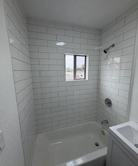 816 E 87th Pl — Photo 17