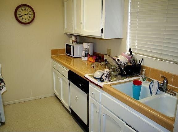 4th image of 1467 Descanso St
