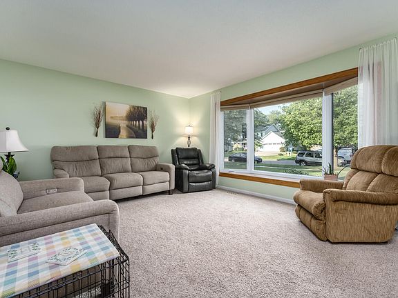 5th image of 7277 Leawood St