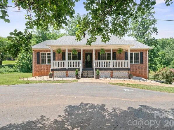 1133 Finger Bridge Rd, Hickory, NC 28602