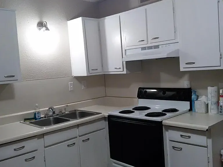 1044 N Irvington Ave #B — Photo 3
