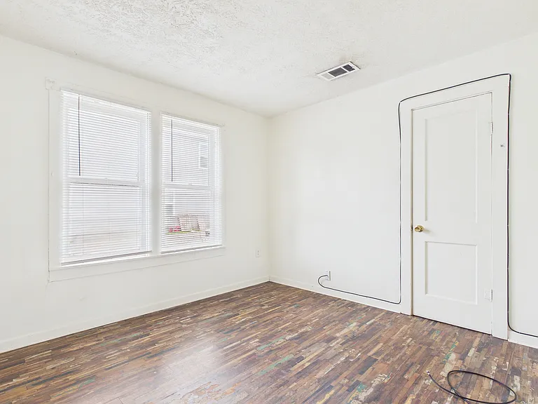 138 Watson St — Photo 18