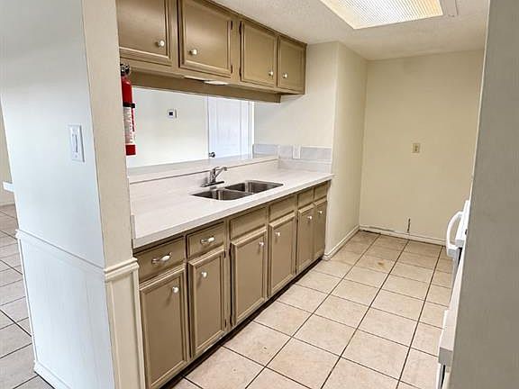 4th image of 1112C Valley View Dr #C