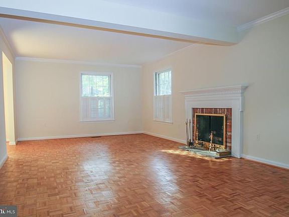3rd image of 4704 Kingston Dr