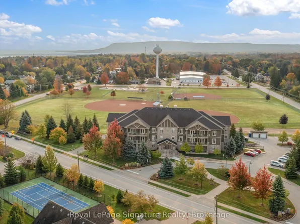 27 Beaver St S #207, The Blue Mountains, ON N0H 2P0