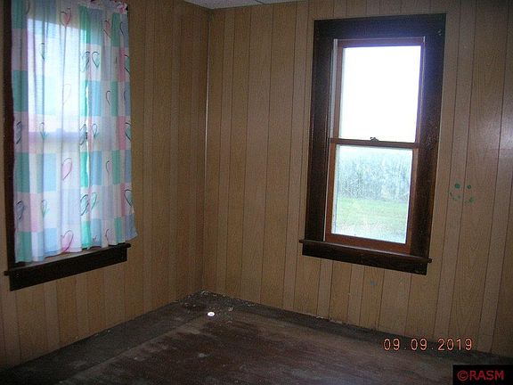 3rd image of 112 1st Ave N