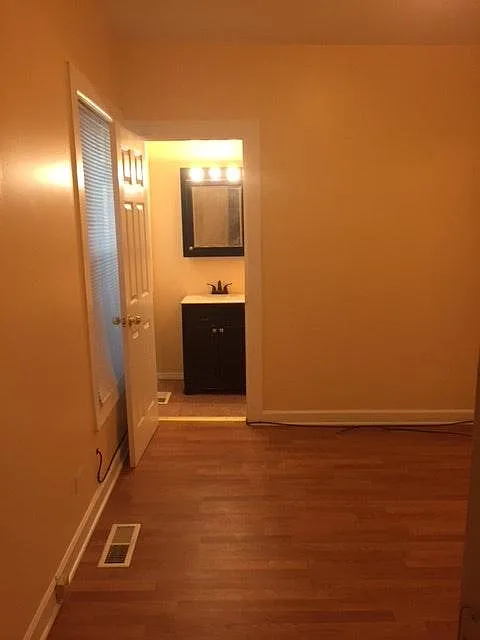 5 bed, 2.5 bath, 1150 sqft, $2,600 — Photo 4