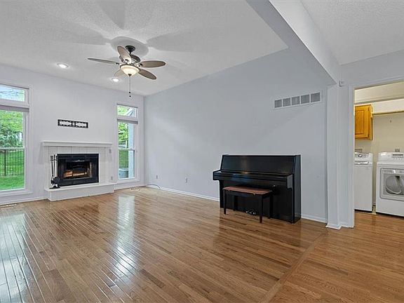3rd image of 11057 W 98th St