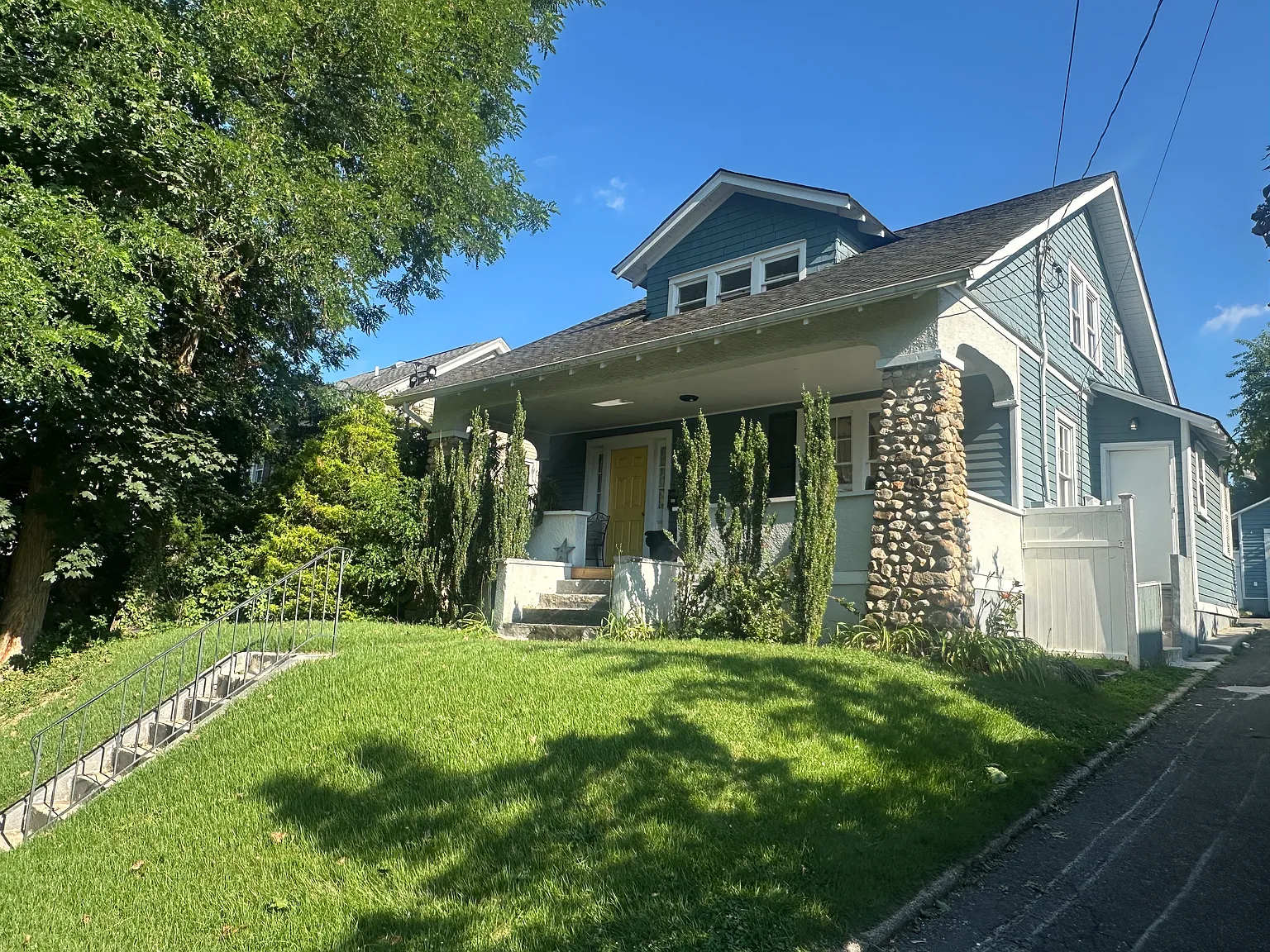 3 bed, 750 sqft, $3,075 — Photo 1