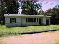 1st image of 905 Shari Dr