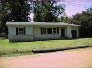 905 Shari Dr, Hughes Springs, TX 75656