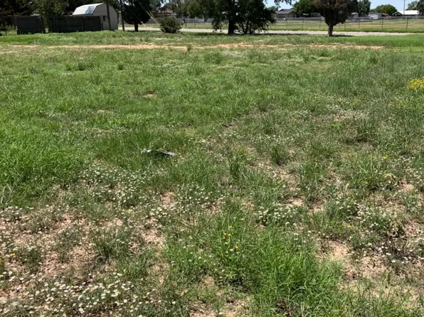 C 1702nd Ave, Levelland, TX 79336